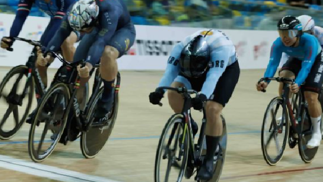 Lucas Vilar conquistó la medalla de plata en Francia y continúa sumando puntos rumbo al Mundial