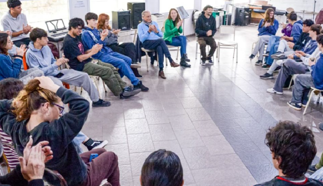 La Escuela Municipal de Enseñanza Media N° 1 “Bellas Artes” de San Clemente recibió la visita del Intendente